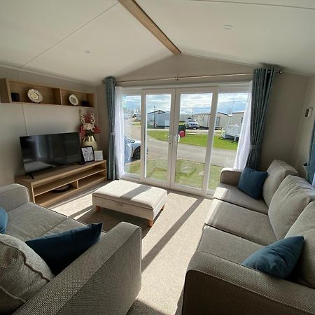 Verbzen Holiday Caravan At St Osyth Beach, Clacton-On-Sea By Verb Holidays Saint Osyth Kültér fotó
